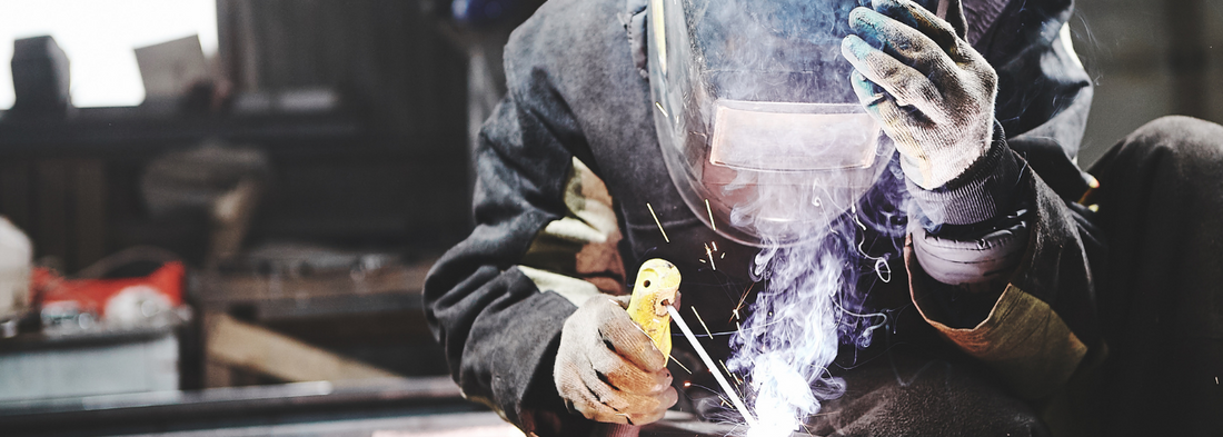 How to Properly Set an Auto-Darkening Welding Helmet