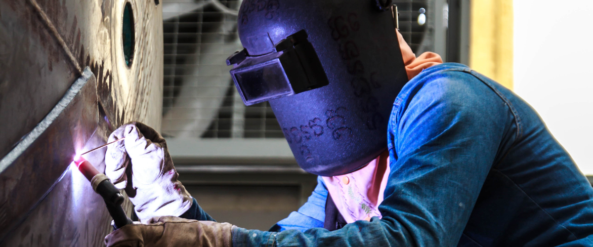 Discover the Lincoln Power MIG 210 MP MultiProcess Welder Baker's